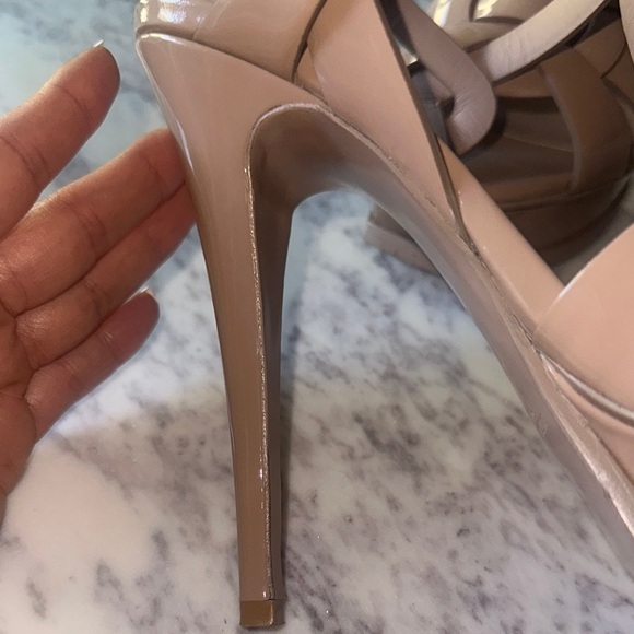 Elegant Beige Platform Sandals - Picture 4 of 6